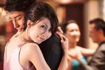 Đau đớn phát hiện bí mật của chồng trên chiếc giường cưới trước đêm tân hôn