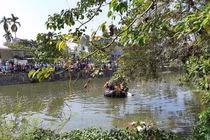 Sau va chạm giao thông, nam thanh niên nhảy sông chết đuối