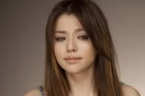 Bị mẹ chồng tương lai hắt nước rửa bát vào người, cô gái trẻ có quyết định không ngờ