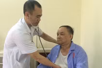 Lần đầu tiên đặt cùng lúc 6 stent mạch vành cho người bệnh