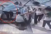 Video “Thang cuốn tử thần” nghiền nát chân lao công Trung Quốc