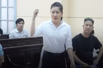 Ngọc Trinh bật khóc tại phiên xử vụ kiện Nhà hát kịch TP