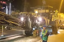 Xem dàn máy 80 tỷ hiện đại nhất VN làm đường Hà Nội