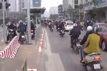 Chán nản những pha luồn lách “ăn gian” đường ở ngay Thủ đô