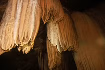 Mê mẩn vẻ đẹp kỳ vĩ của hang Brai ở Quảng Trị