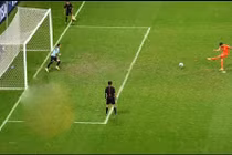 10 pha cứu thua penalty không thể tin nổi
