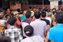 Nghệ An: Vây bắt người phụ nữ nghi bắt cóc trẻ em