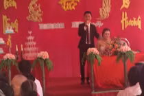 Sốt clip chú rể hát bài “độc” tặng cô dâu ngày cưới