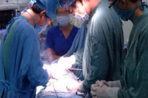 Bác sĩ để quên kim khâu trong bụng bệnh nhân suốt 15 năm