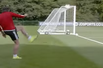 Pha ghi bàn tuyệt đẹp từ sau khung thành của Gareth Bale 
