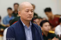 Vợ Út “trọc” Đinh Ngọc Hệ khóc xin cho chồng