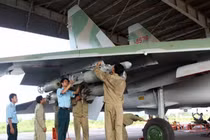 Việt Nam nghiên cứu chế tạo bom thông minh, tên lửa phòng không