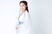 Ảnh Hoa hậu Kỳ Duyên hóa "tiểu tiên nữ" bị ném đá 