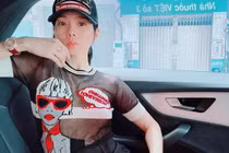 Lệ Quyên "chiếu tướng" thẳng vùng nhạy cảm trong xe sang