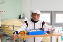 Vợ NSND Trần Hiếu sút 3kg khi chồng gặp tai nạn