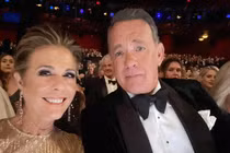 14 ngày của vợ chồng Tom Hanks trước khi dương tính với Covid-19