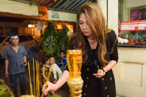 Ca sĩ Thanh Thảo nghẹn ngào viếng ông bầu Duy Ngọc