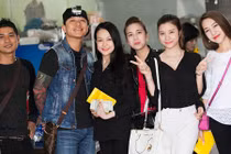 Vợ chồng Tuấn Hưng cùng học trò cưng đi chùa Hương 