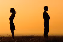Tôi mệt mỏi vì bạn trai cũ mãi níu kéo sau chia tay