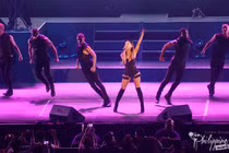 Ariana Grande ho sặc sụa tại Philippines trước khi hủy show ở VN
