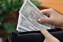"Vua tiền tệ" bóc mẽ tờ 1.000 đồng cũ nát hét giá 140 triệu