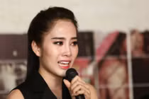 Hoa khôi Nam Em bật khóc trong buổi giao lưu phim Lô tô
