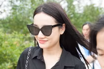 Nhã Phương lẻ bóng đi cúng Tổ nghề trước ngày cưới Trường Giang