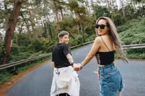 Khoảnh khắc yêu đương nồng nhiệt của MC Ngọc Trang và Lin Jay