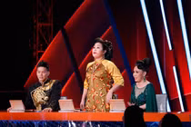 NSND Hồng Vân nổi cáu trên ghế nóng vì bị chê béo