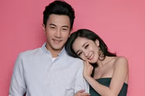 Lưu Khải Uy tháo nhẫn cưới, gián tiếp thừa nhận ly hôn Dương Mịch?