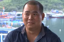Minh Khang toát mồ hôi với nhiệm vụ trông trẻ