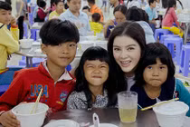 Lý Nhã Kỳ gửi nửa tỷ ủng hộ đồng bào miền Trung