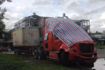 Xác định nguyên nhân vụ tai nạn container lao vào nhà dân