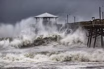 Hình ảnh đầu tiên khi siêu bão Florence đổ bộ bờ đông nước Mỹ