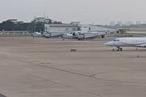 Cận cảnh phi cơ của tàu sân bay Carl Vinson tới Đà Nẵng