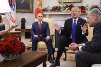 Ông Trump bị gọi là "con chồn" sau khi nổi đóa vì bức tường biên giới