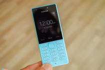 Mở hộp “cục gạch” Nokia 216 có camera selfie vừa bán ở VN