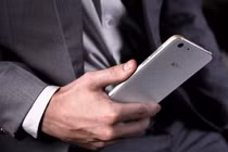 Tận mục Rovi HERO X: Smartphone siêu bền giá cực rẻ
