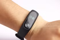 Cận cảnh vòng đeo tay Xiaomi Mi Band 2 vừa về VN