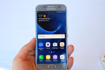 Cận cảnh điện thoại Samsung Galaxy S7: Lưng cong, chống nước