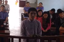 Bé gái nửa đêm đi dạo rồi dẫn trai vừa quen vào nhà nghỉ