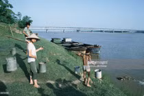Ảnh vô cùng xúc động về Việt Nam năm 1985 (1)