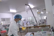 Bị đau lưng, cô gái suýt mất mạng vì uống chung đơn thuốc với mẹ