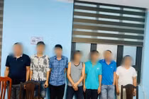 Hà Nội: Khởi tố 7 lái xe đánh bạc tại bãi trông giữ ô tô 