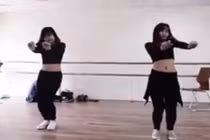 Vũ điệu cồng chiêng phiên bản hotgirl hút hồn dân mạng