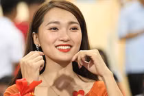 Nàng WAGs vàng trong làng ồn ào, nhiều người như bị “dính lời nguyền“