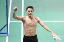 VĐV cầu lông của Indonesia gây mê trên bục nhận HCV SEA Games 30