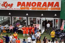 Bị dừng hoạt động, Mã Pì Lèng Panorama vẫn tấp nập người check-in