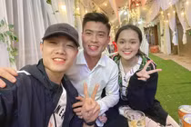 Xuân Trường gây bất ngờ khi có mặt tại đám hỏi của Duy Mạnh 