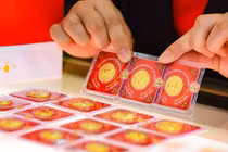 Giá vàng hôm nay 10/7: Tăng thẳng đứng, lên đỉnh 9 năm